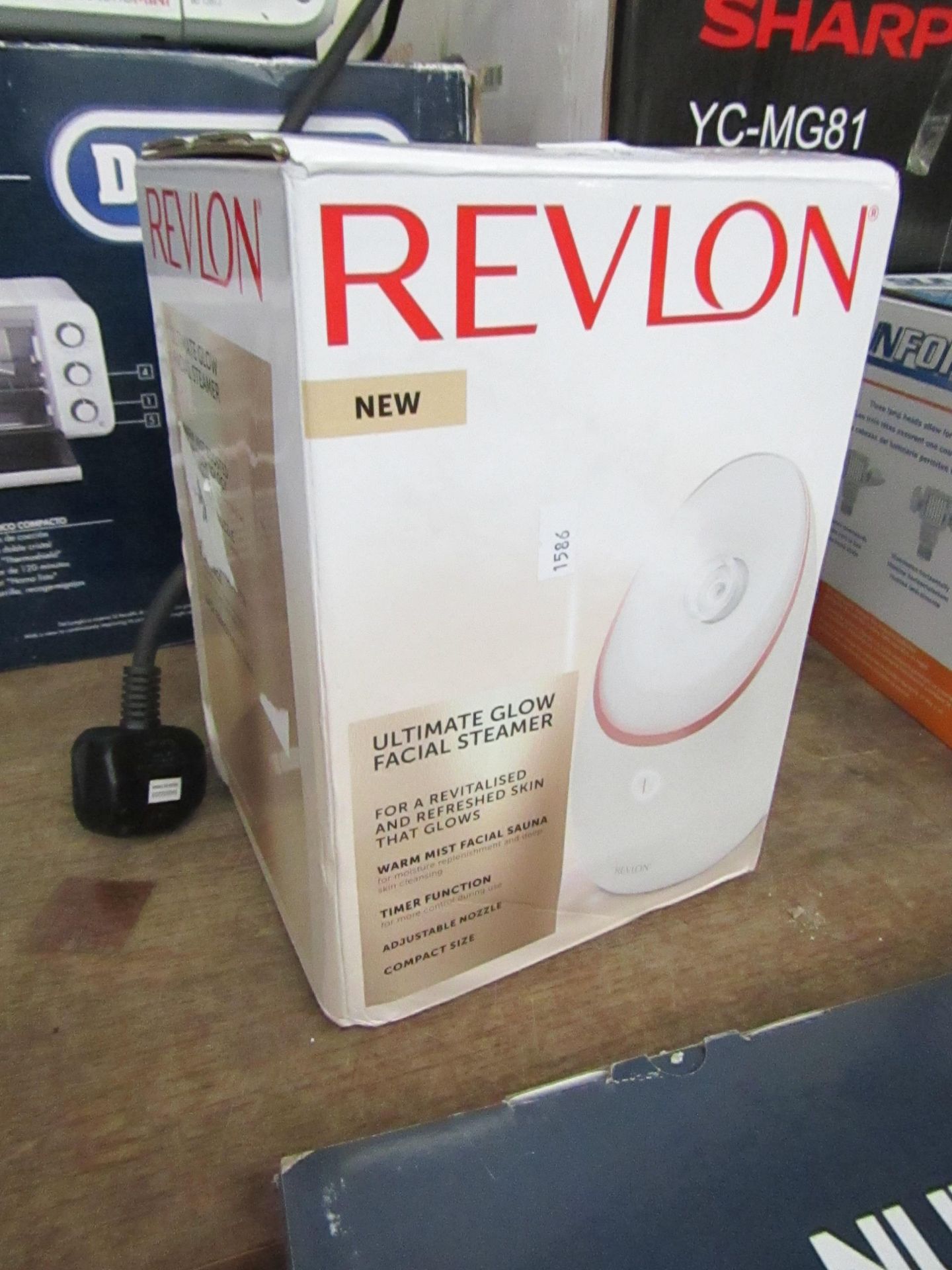 Revlon Ultimate Glow Facial Steamer. Boxed