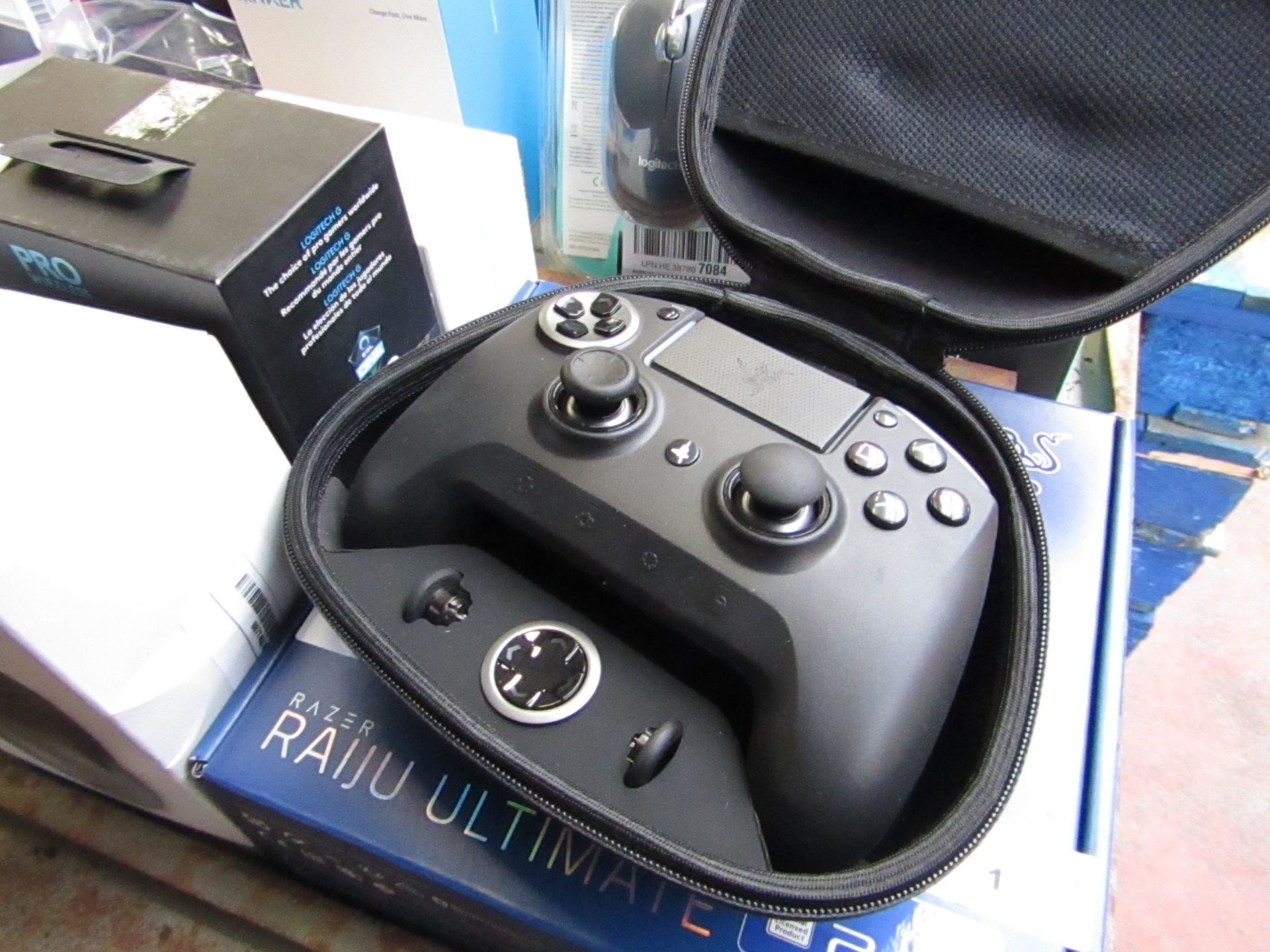 Playstation 4 Razer Raiju Ultimate controller, untested but includes button accessories, carry