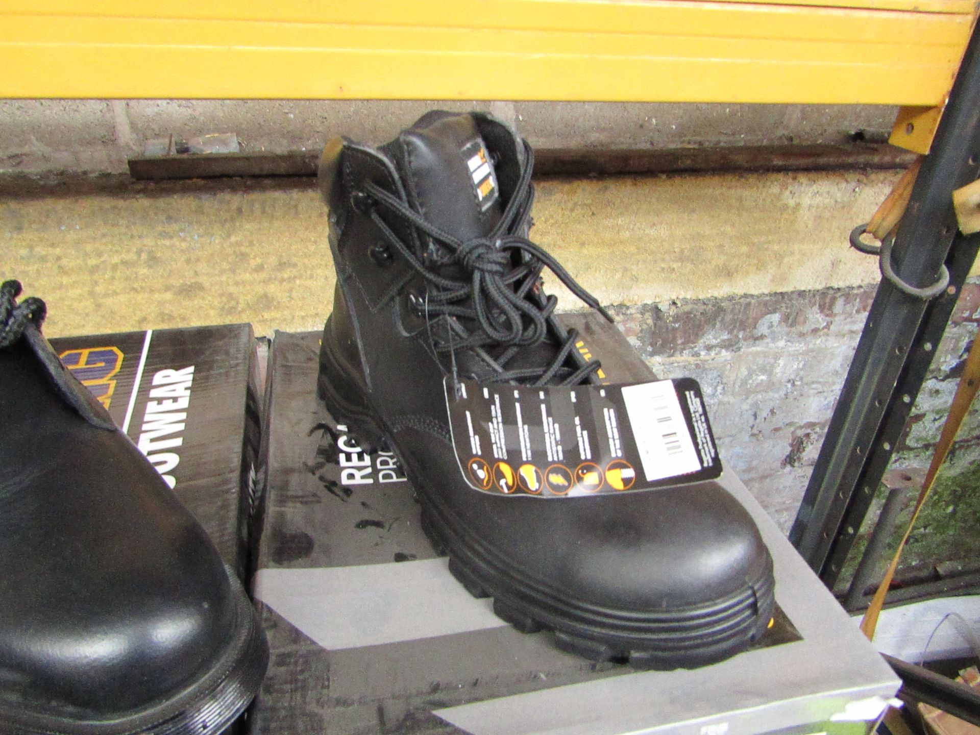 Regatta Crumpsall safety steel toe-cap boot, size 7, new and boxed.