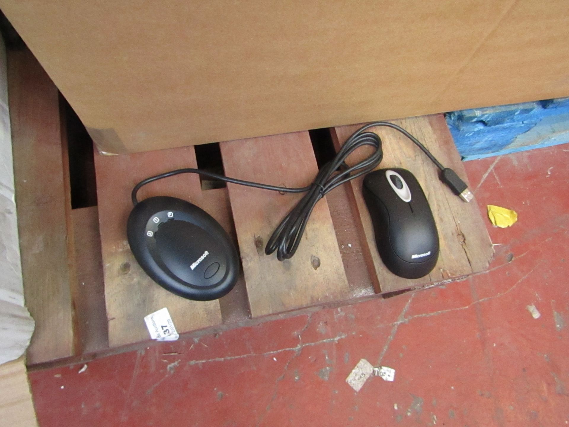 10X Microsoft - Wireless Optical Mouse 2000, packaged.