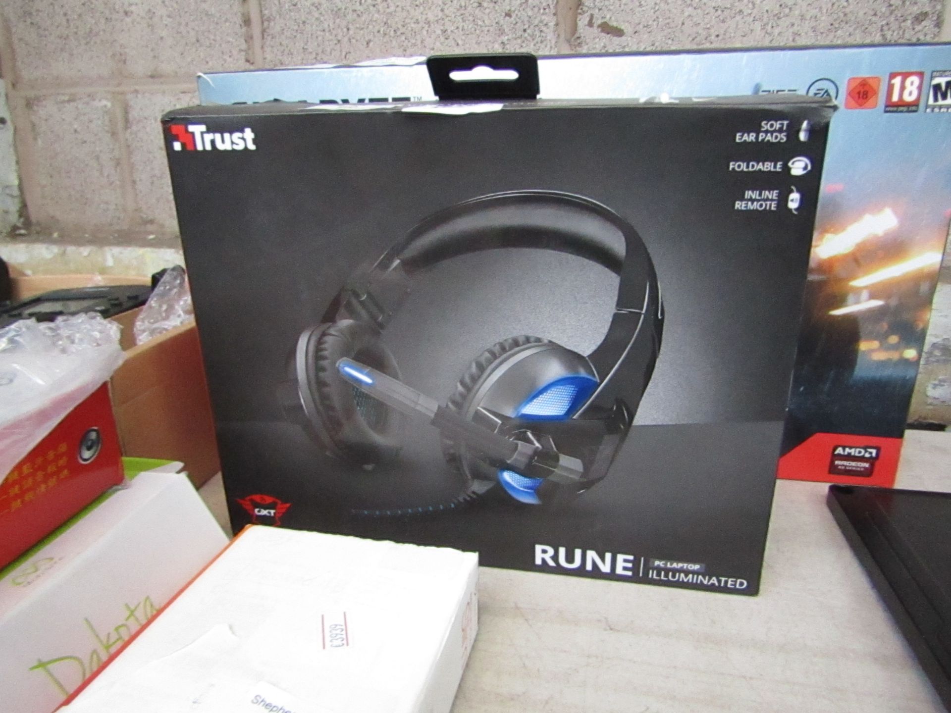 Trust - RUNE - Headphones - Untested and boxed.