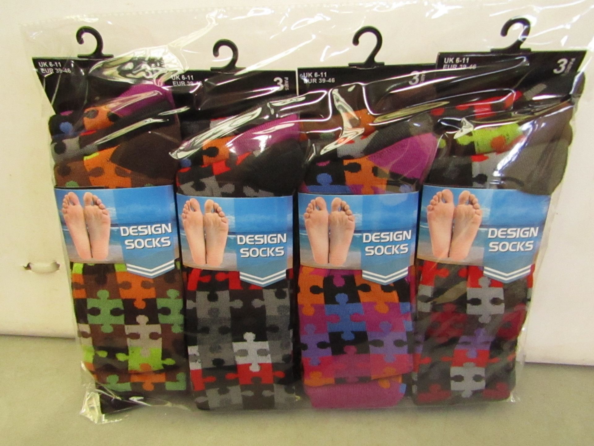 12 X Pairs of Mens Design Socks size 6-11 new in packaging