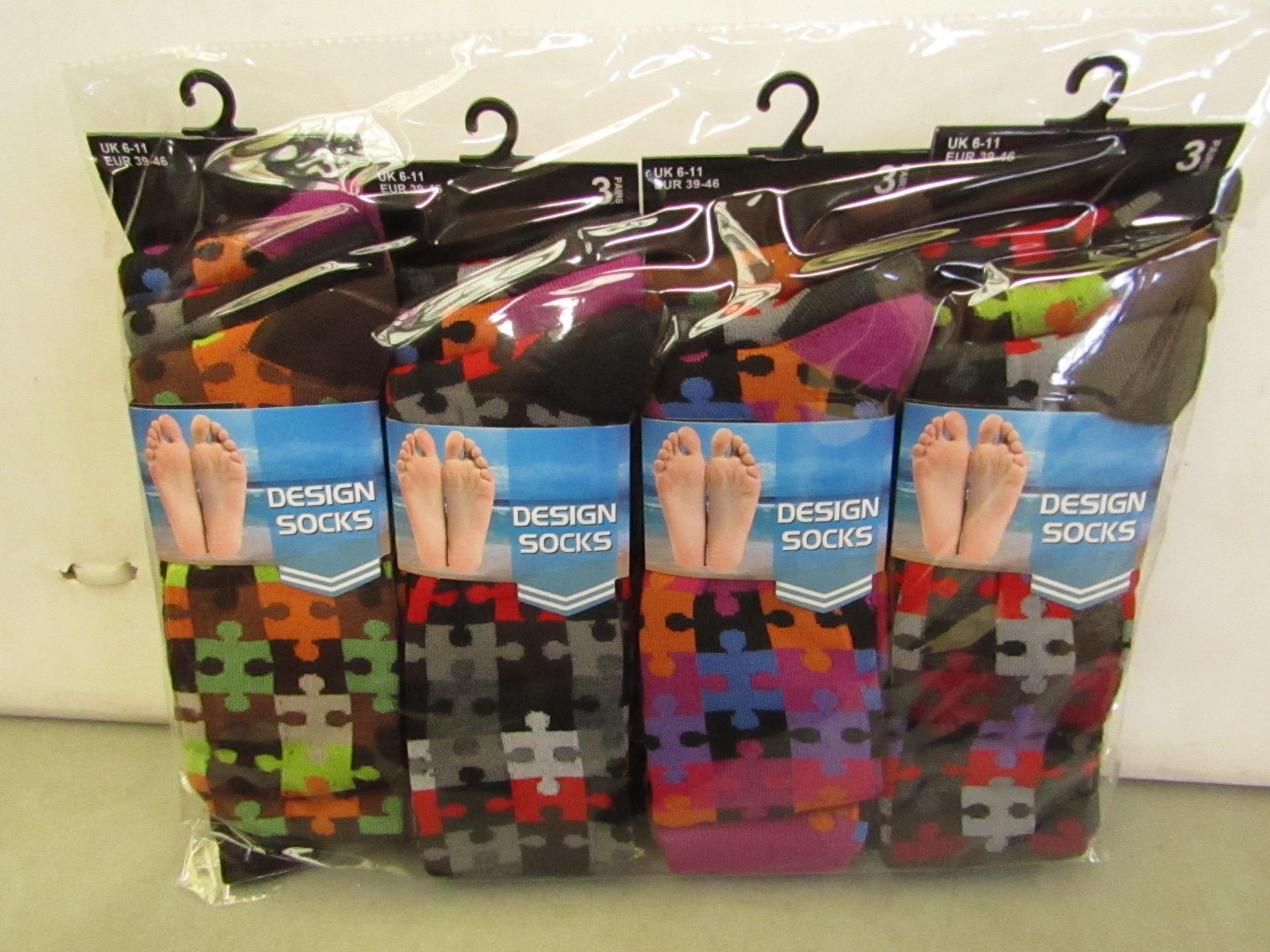 12 X Pairs of Mens Design Socks size 6-11 new in packaging