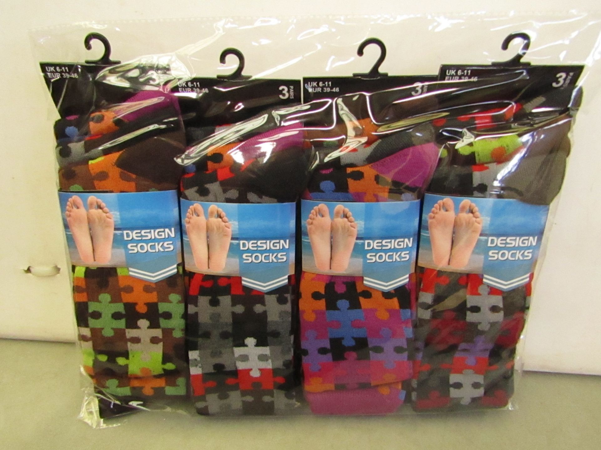 12 X Pairs of Mens Design Socks size 6-11 new in packaging