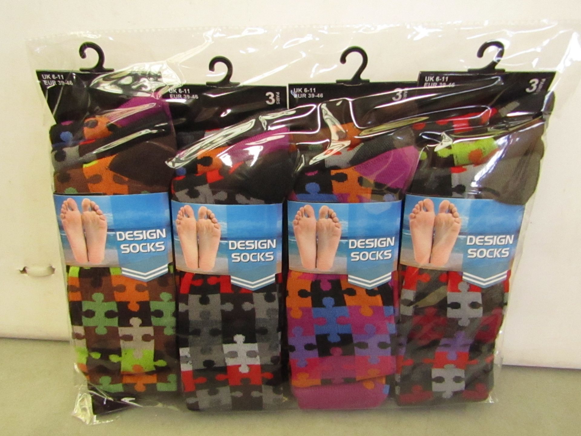 12 X Pairs of Mens Design Socks size 6-11 new in packaging