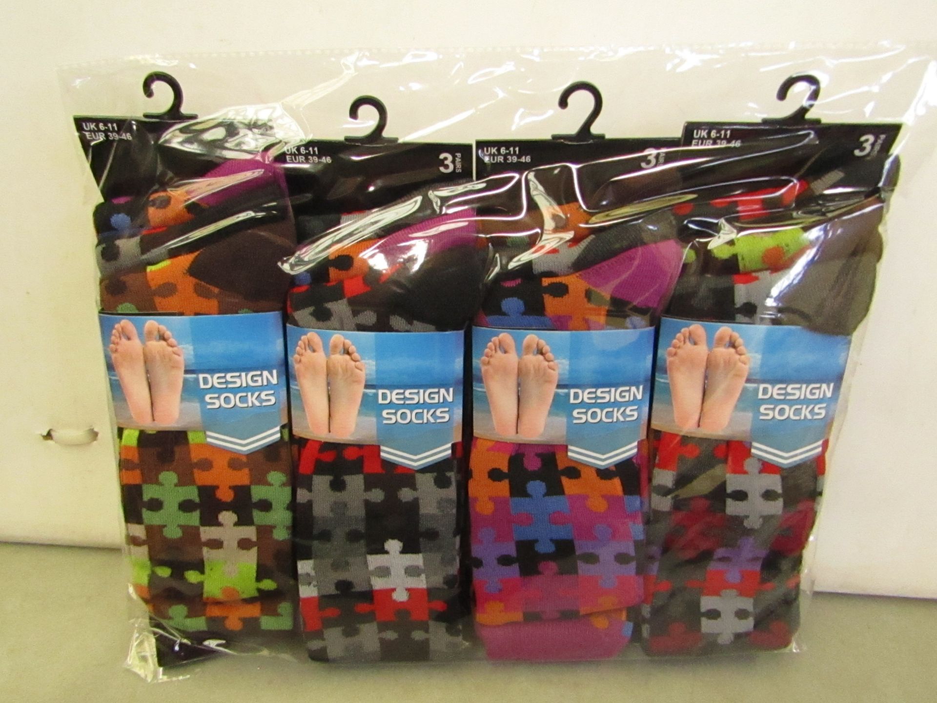 12 X Pairs of Mens Design Socks size 6-11 new in packaging