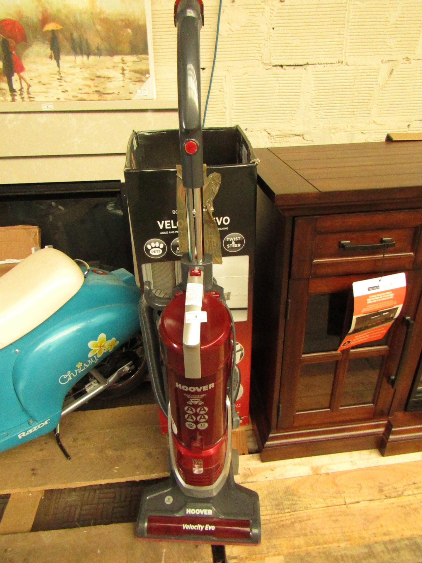 Hoover Velocity Evo Vacuum Cleaner.Powers on & Seems to work as it should. Boxed