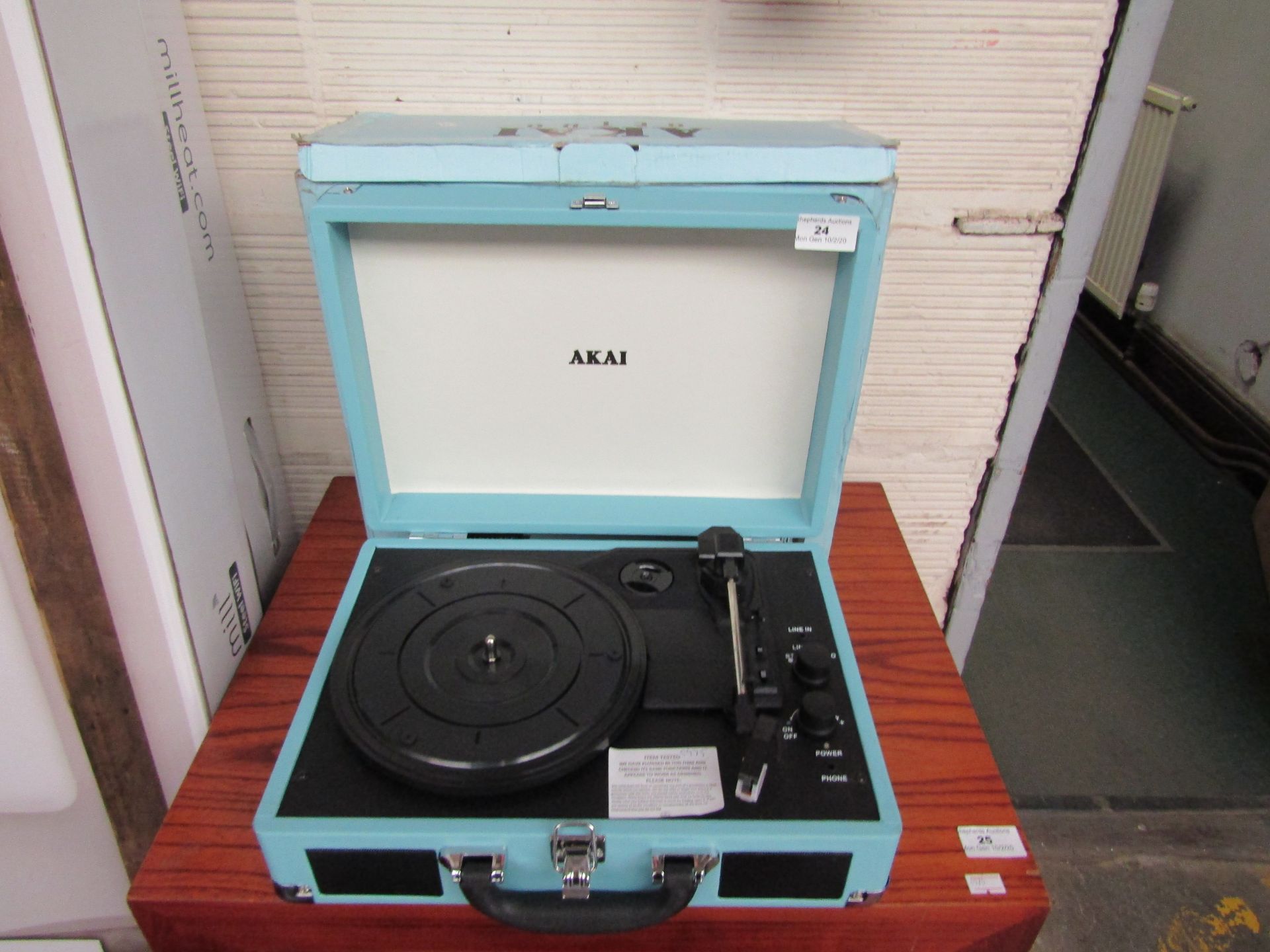 Akai Bluetooth Record Player & Bluetooth Music Player.Tested Working