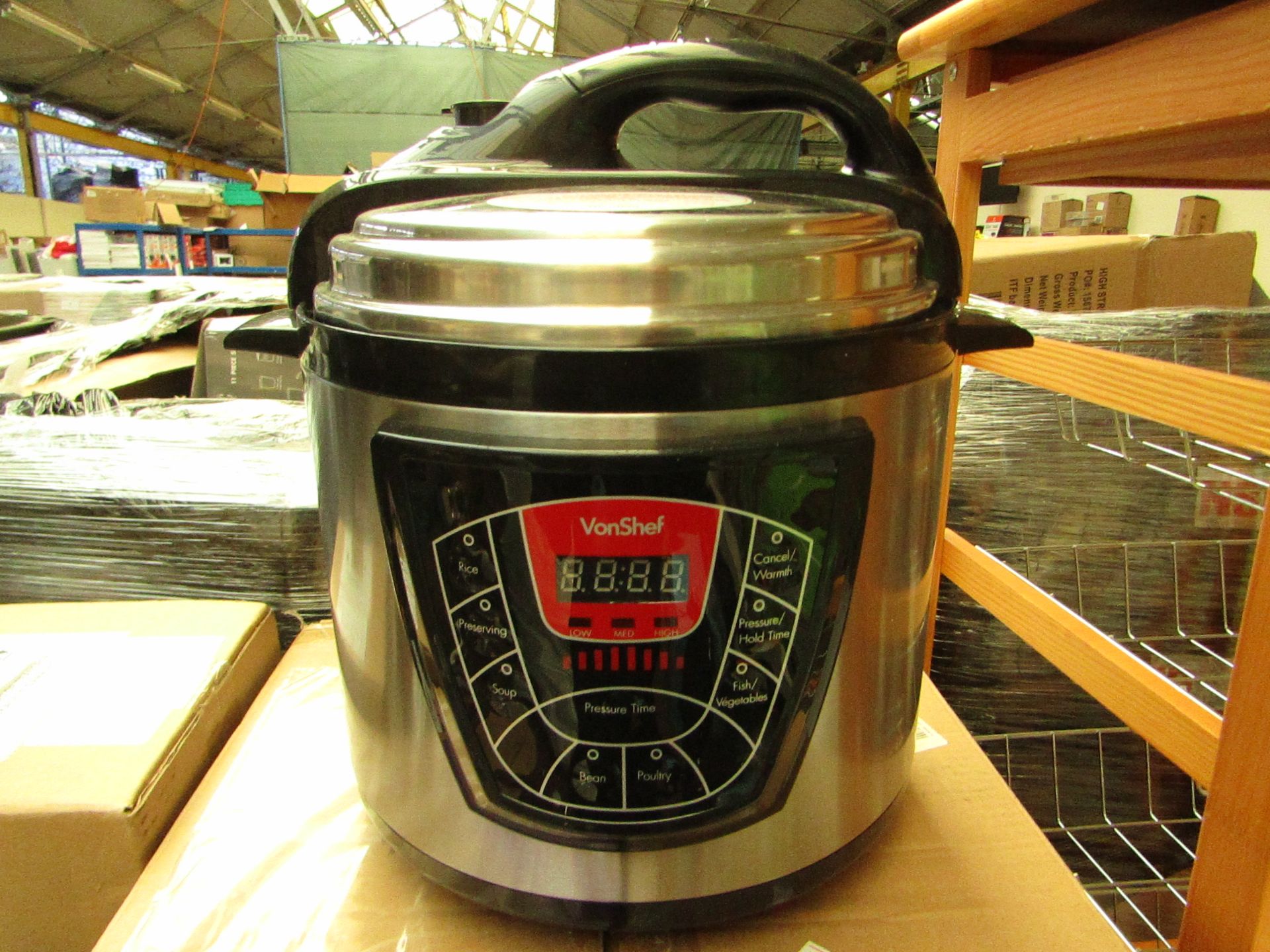 Von Shef 6L Electric Pressure Cooker, tested working and boxed.