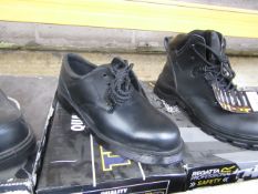 Capps safety steel toe-cap shoes, size 8, new and boxed.