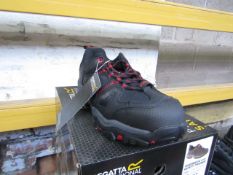 Regatta Professional Riverbeck safety steel toe-cap trainer, size 7, new and boxed.