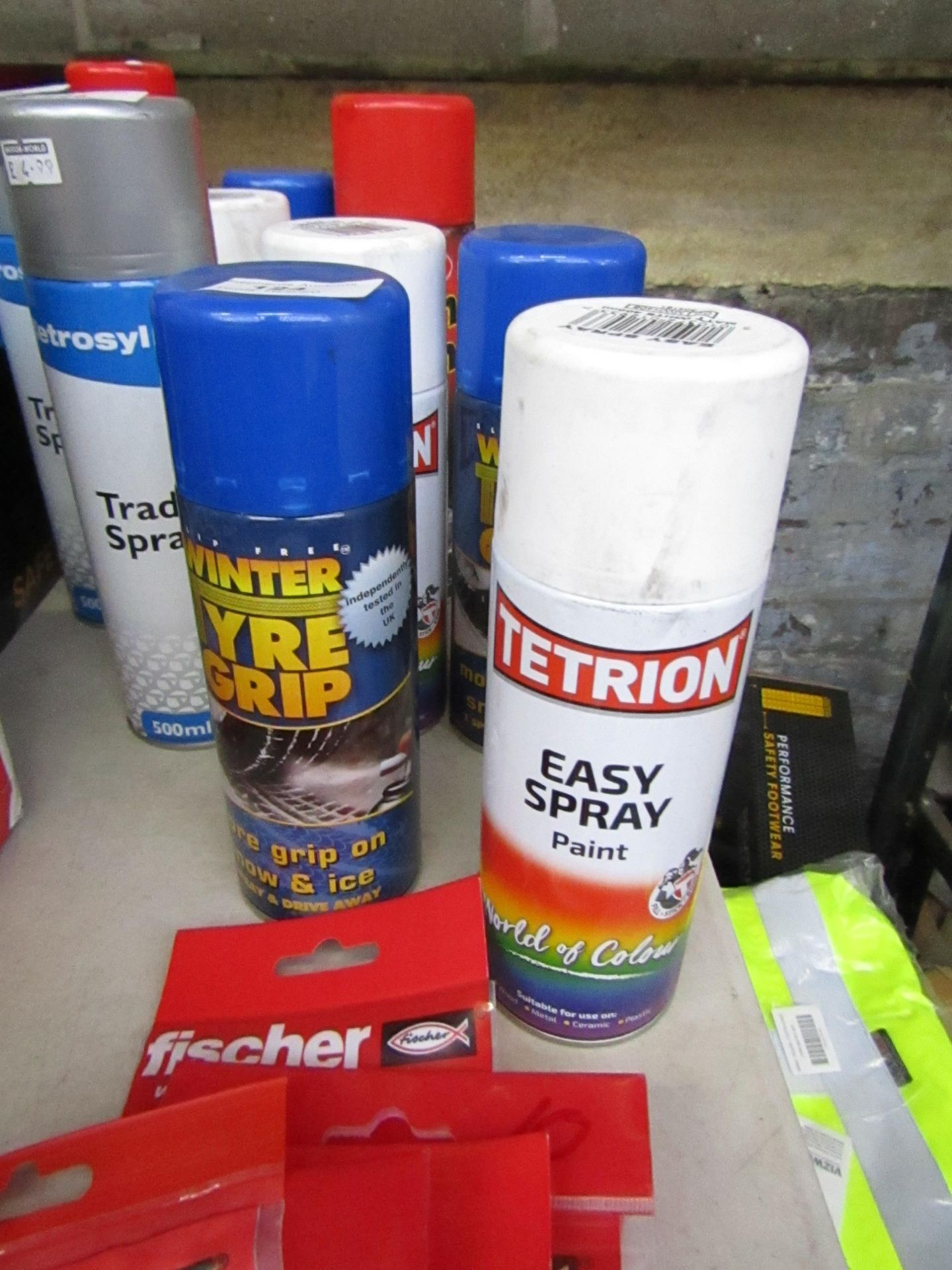 2x Items being; 400ml winter tyre grip with a 400ml Tetrion easy spray paint, new.