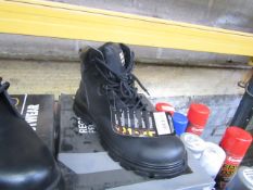 Regatta Crumpsall safety steel toe-cap boot, size 7, new and boxed.