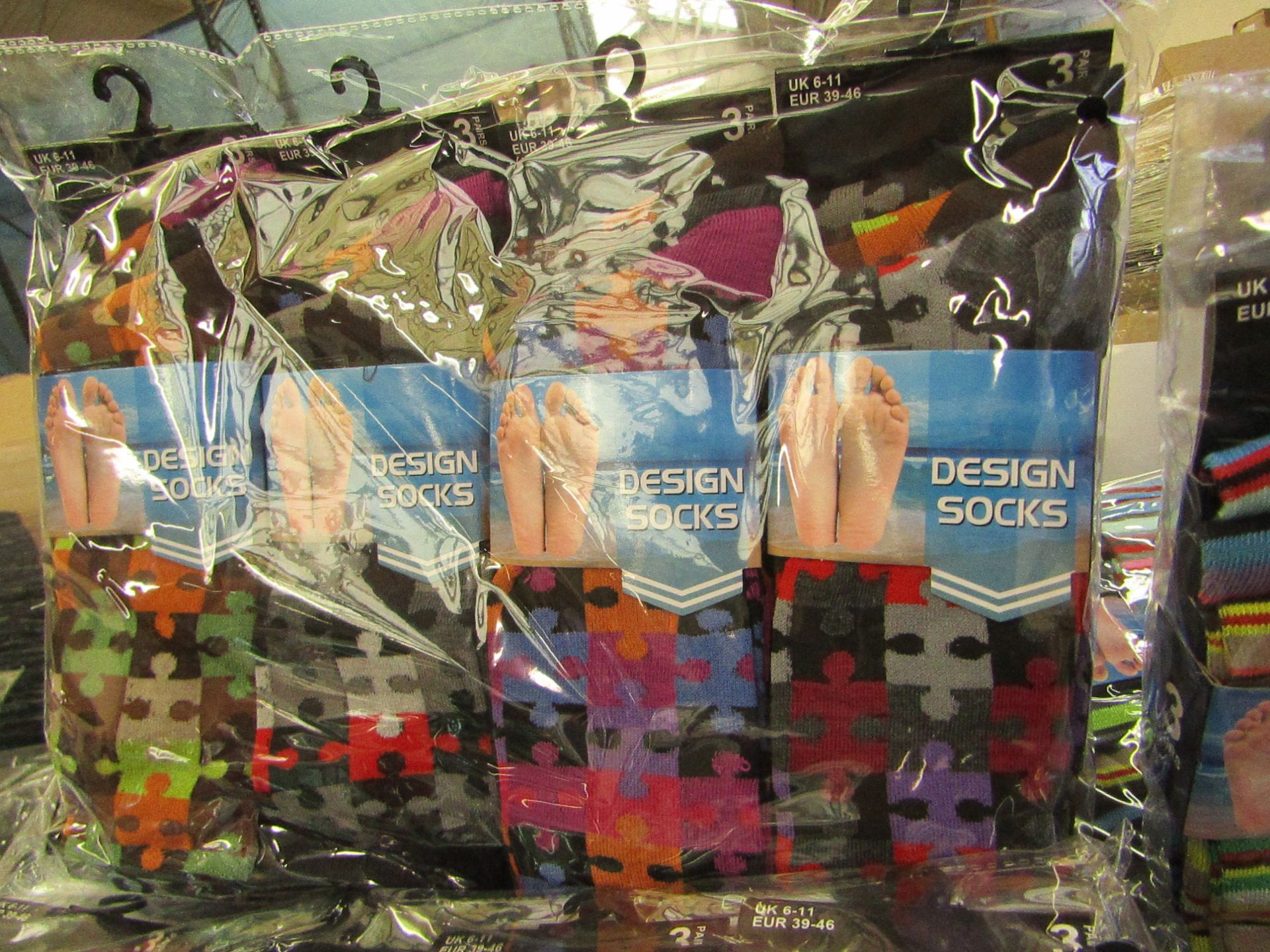 12 X Pairs of Mens Design Socks size 6-11 new in packaging