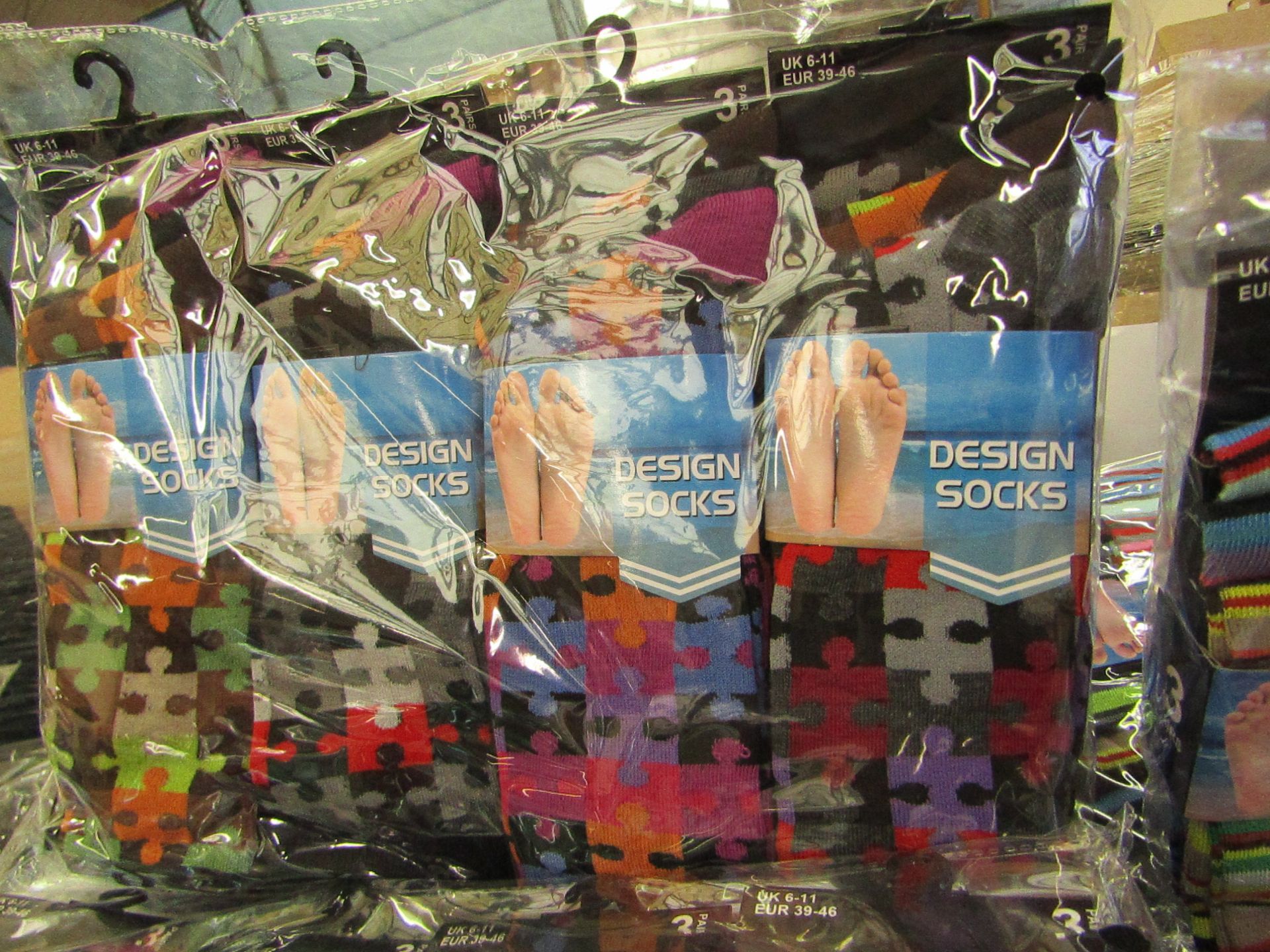 12 X Pairs of Mens Design Socks size 6-11 new in packaging