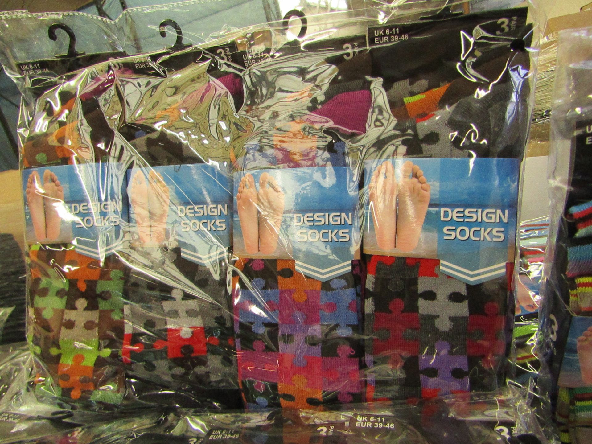 12 X Pairs of Mens Design Socks size 6-11 new in packaging