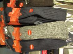 6 X Pairs of Fresh Feel Merino Wool Socks size 6-11, new in packaging