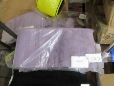 2 x Kingsley Pedastal Mats. Brand New with Tags. See Image For Colour.