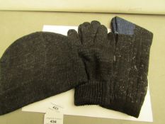 Thermal gift set containing; gloves, hat and a pair of socks, new and packaged.