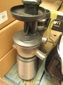 Horum slow juicer with attachment, powers on and boxed.