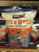 Kirkland Nuts & Berries with Pumpkin Seeds. 794g. Bb 12/19