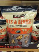 Kirkland Nuts & Berries with Pumpkin Seeds. 794g. Bb 12/19