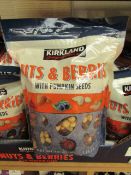 Kirkland Nuts & Berries with Pumpkin Seeds. 794g. Bb 12/19