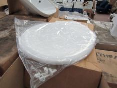 5x Unbranded Roca toilet seats, new and packaged.