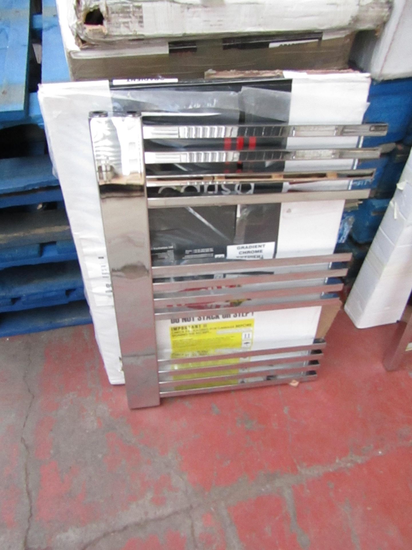 Carisa Gradient Chrome 500x700 radiator, with box, RRP £285, please read lot 0.