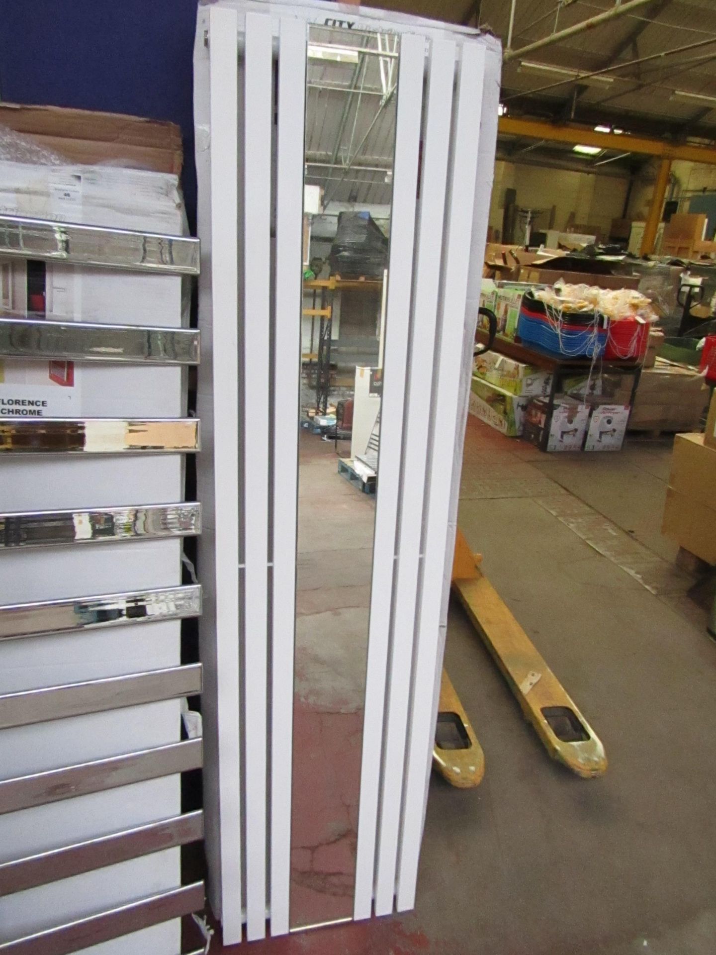 Reform White 445x1800 radiator, with box, please read lot 0.