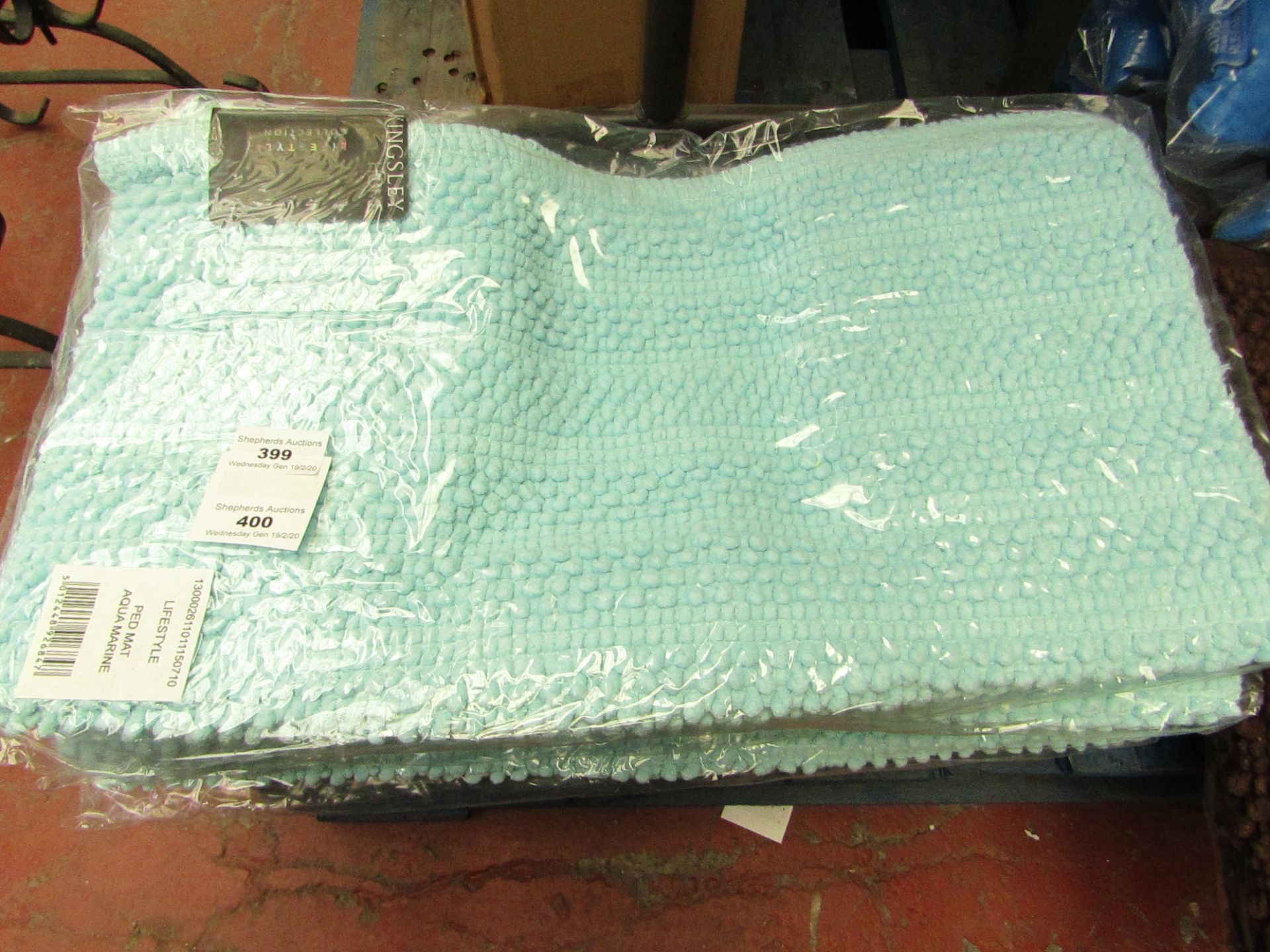 2x Kingsley pedestal mats, new and packaged.