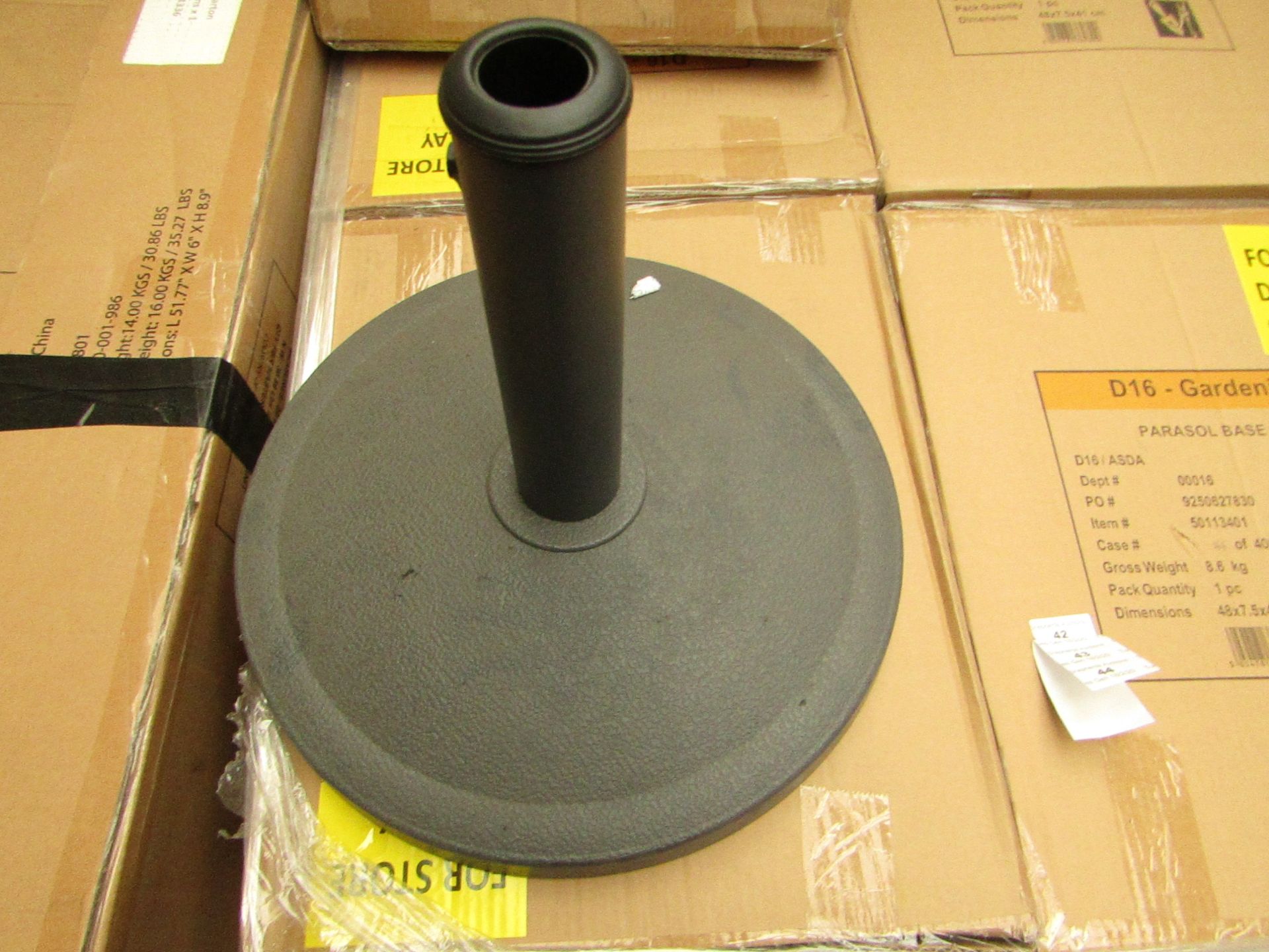 8kg Universal Parasol base. New & Boxed