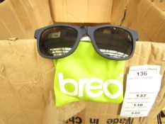 10x Breo glasses, designs may vary, new and boxed.