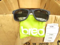 10x Breo glasses, designs may vary, new and boxed.