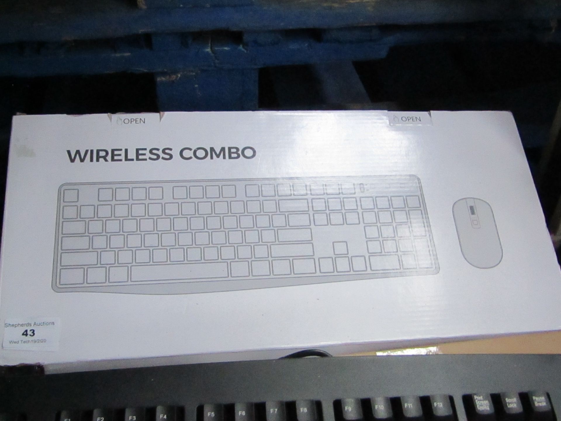 Wireless combo mouse and keyboard, untested and boxed.