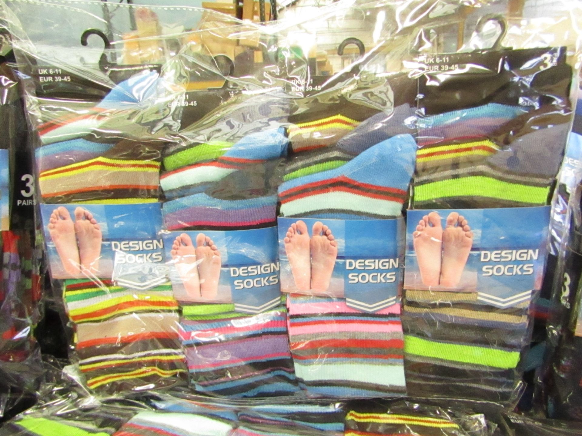 12 X Pairs of Mens Design Socks size 6-11 new in packaging