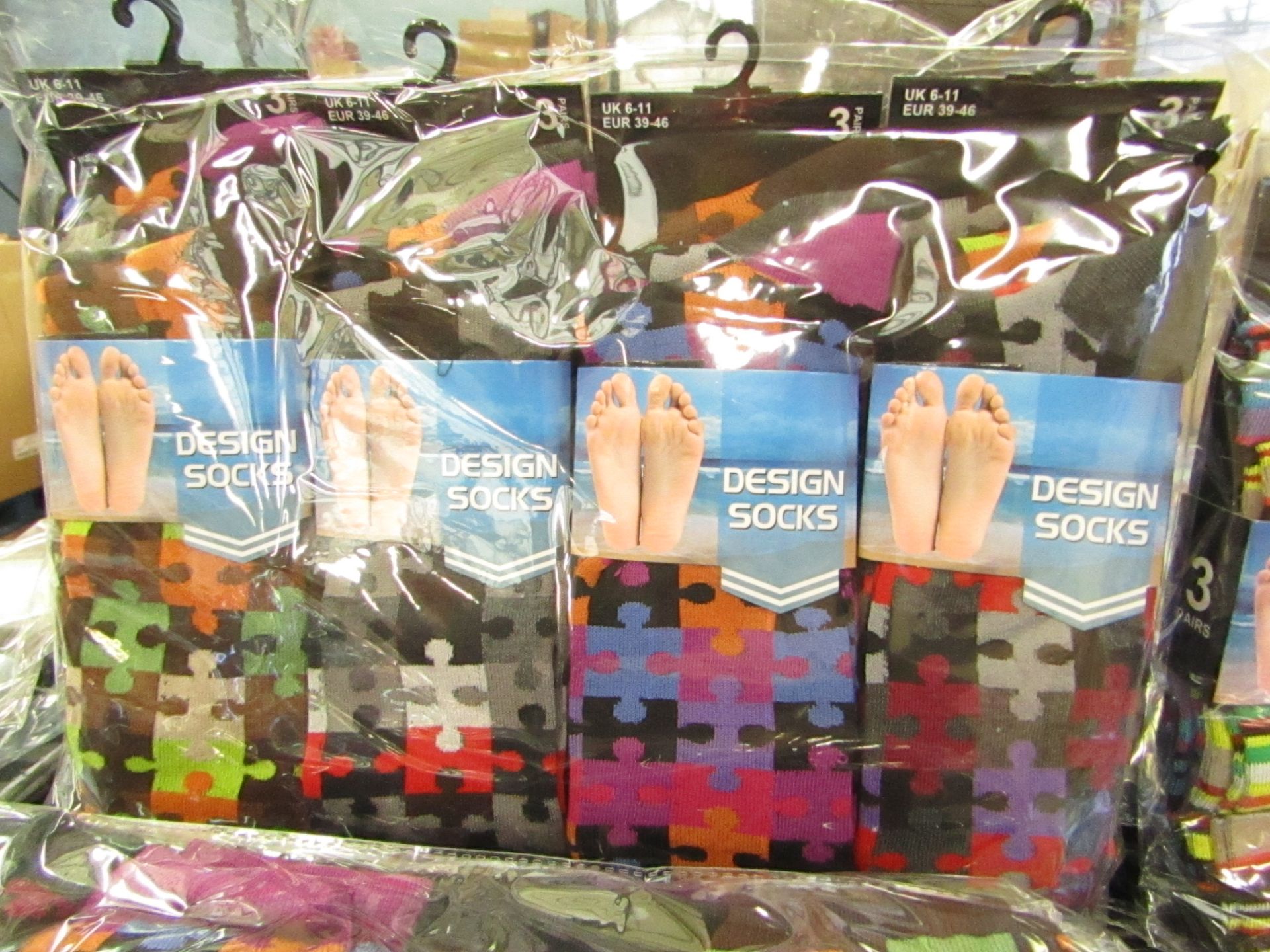 12 X Pairs of Mens Design Socks size 6-11 new in packaging