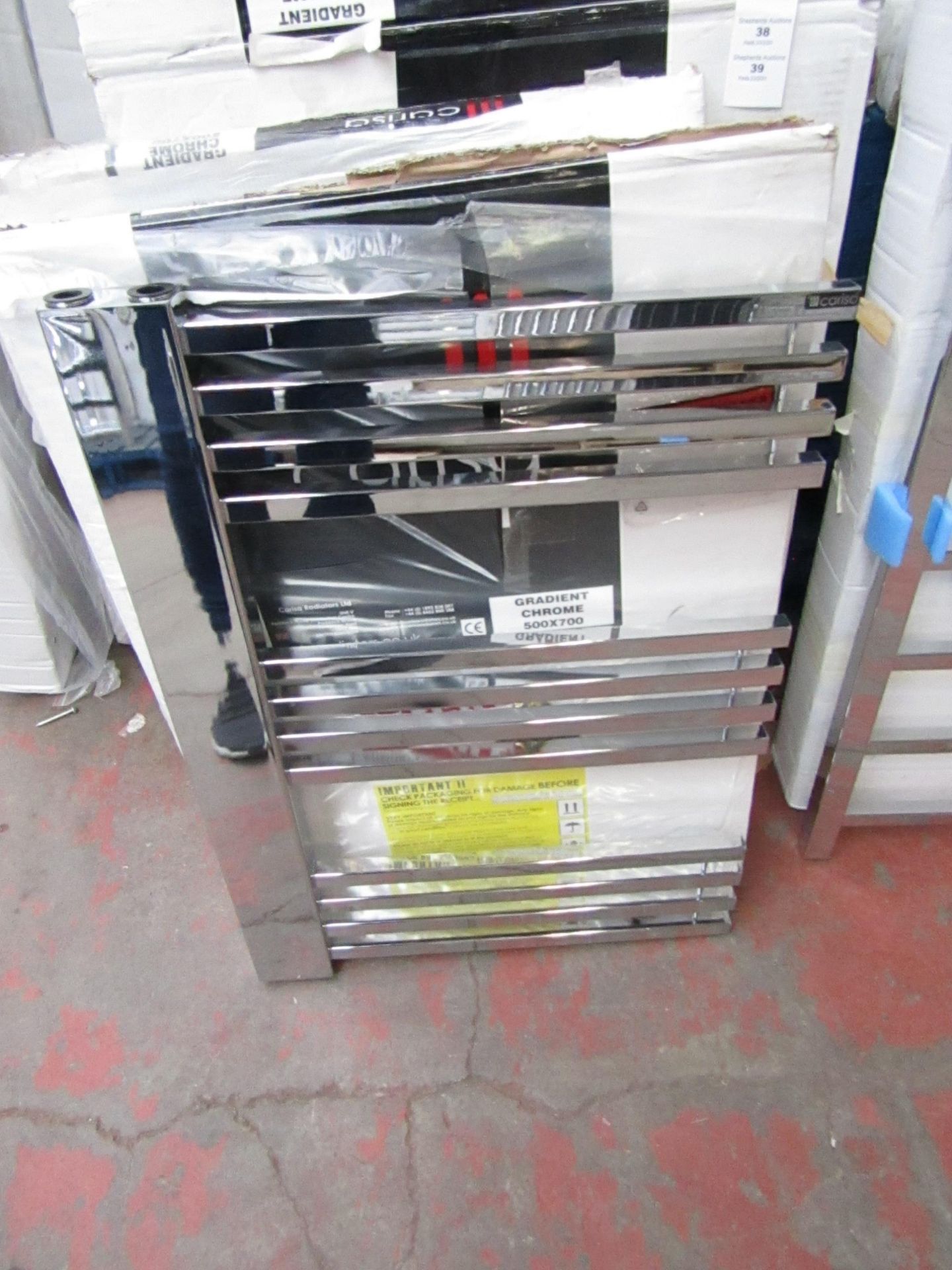 Carisa Gradient Chrome 500x700 radiator, with box, RRP £285, please read lot 0.