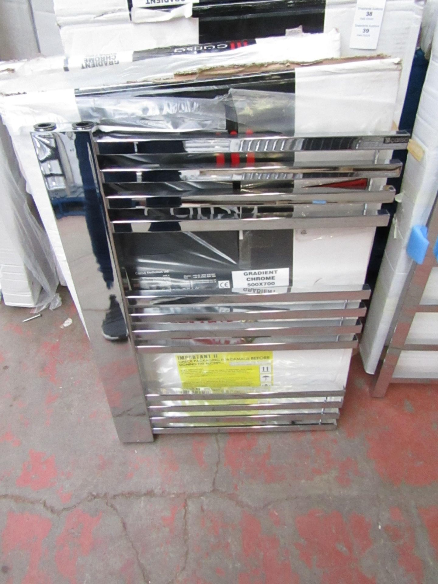 Carisa Gradient Chrome 500x700 radiator, with box, RRP £285, please read lot 0.