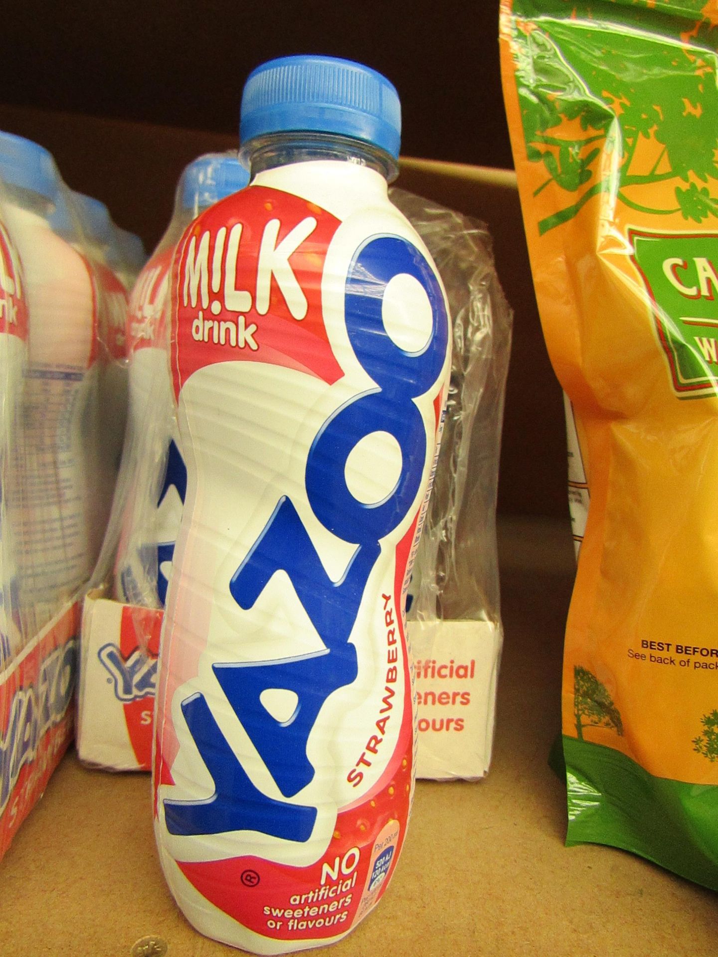 10 x 400ml Yazoo Strawberry Milkshakes. BB 21/12/19