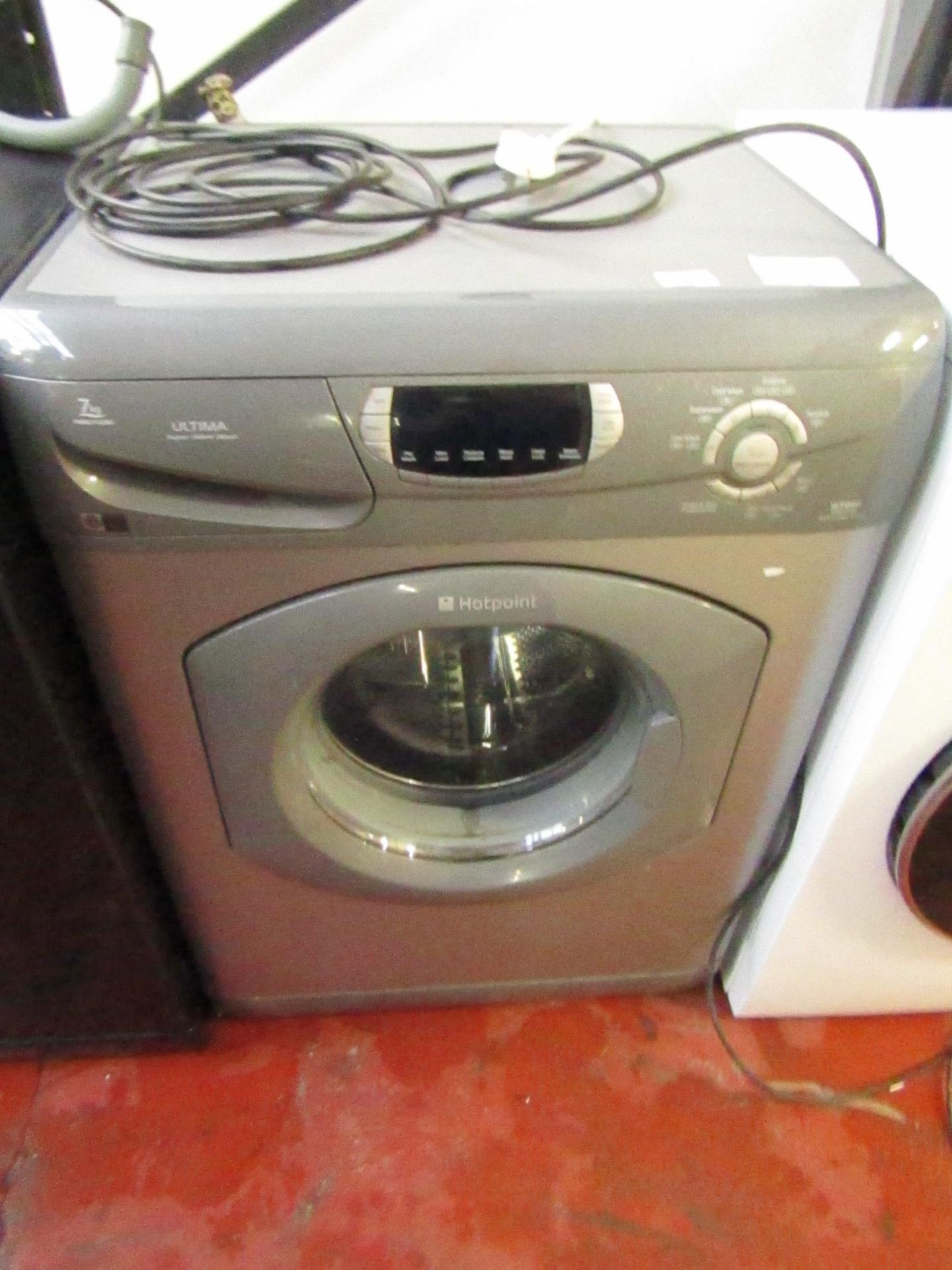 Hotpoint Ultima WT960 washing machine, powers on and spins.