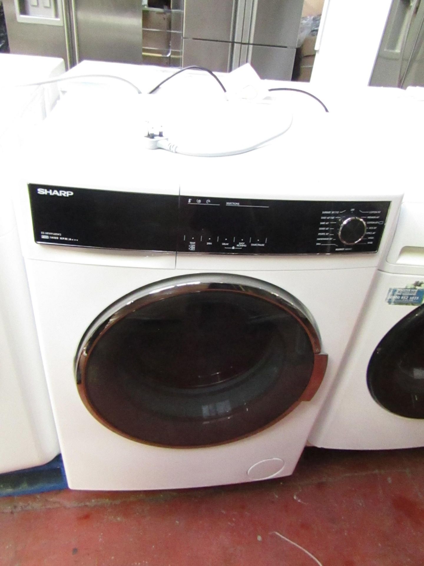 Sharp EFS-HFH9148W3 washing machine, powers on and spins.