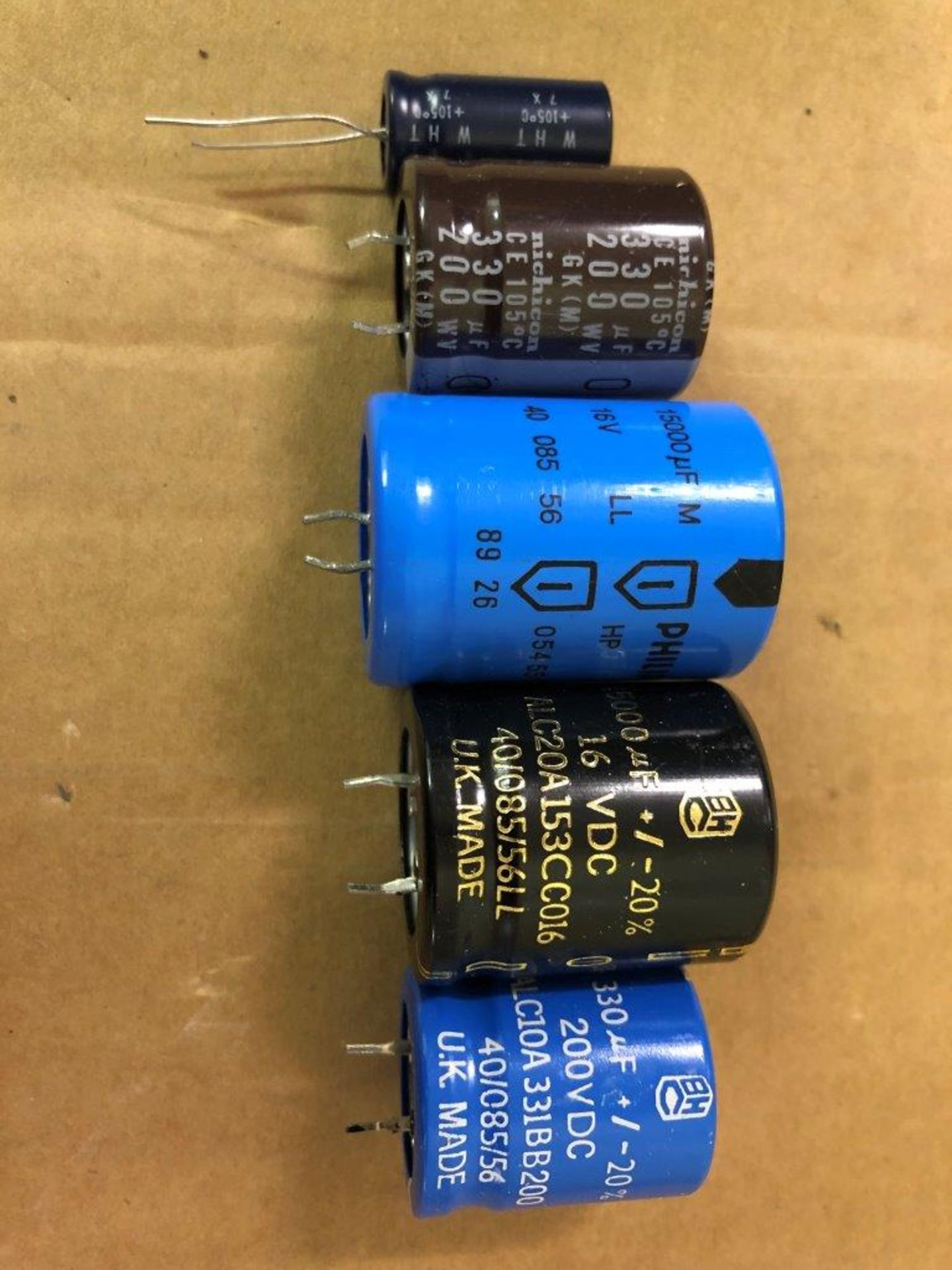 Large quantitiy of electrolytic capacitors. Approx 17 Michicon 330µF 200V Radial Electrolytic