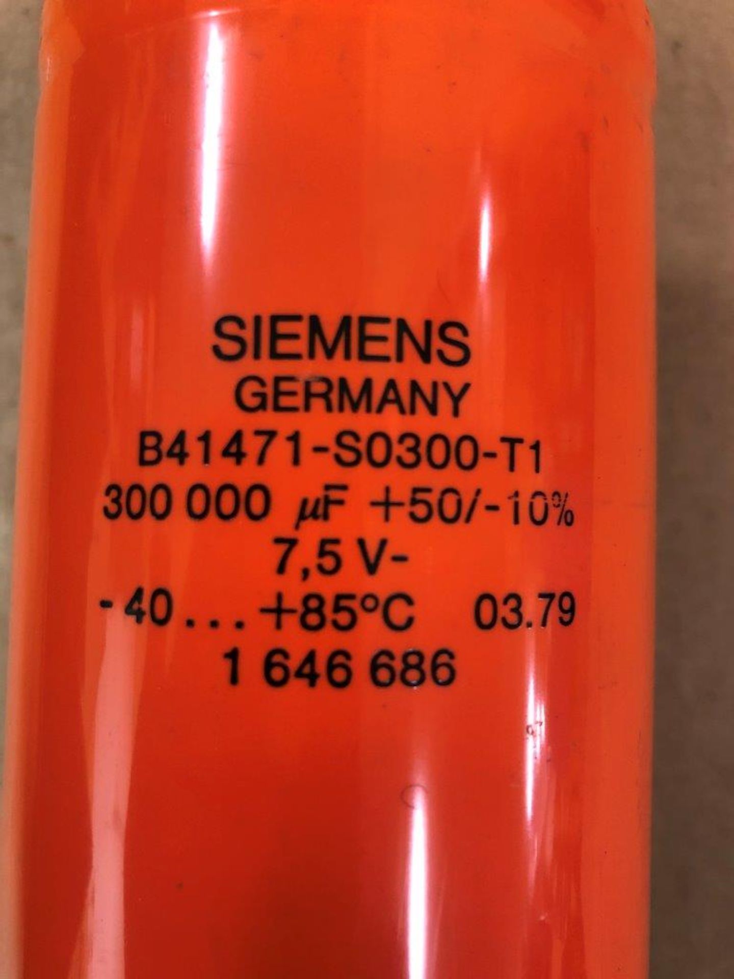 Large Electrolytic Capacitors 10 each Siemens 300,000µF 7.5V Electrolytic capacitors in box.