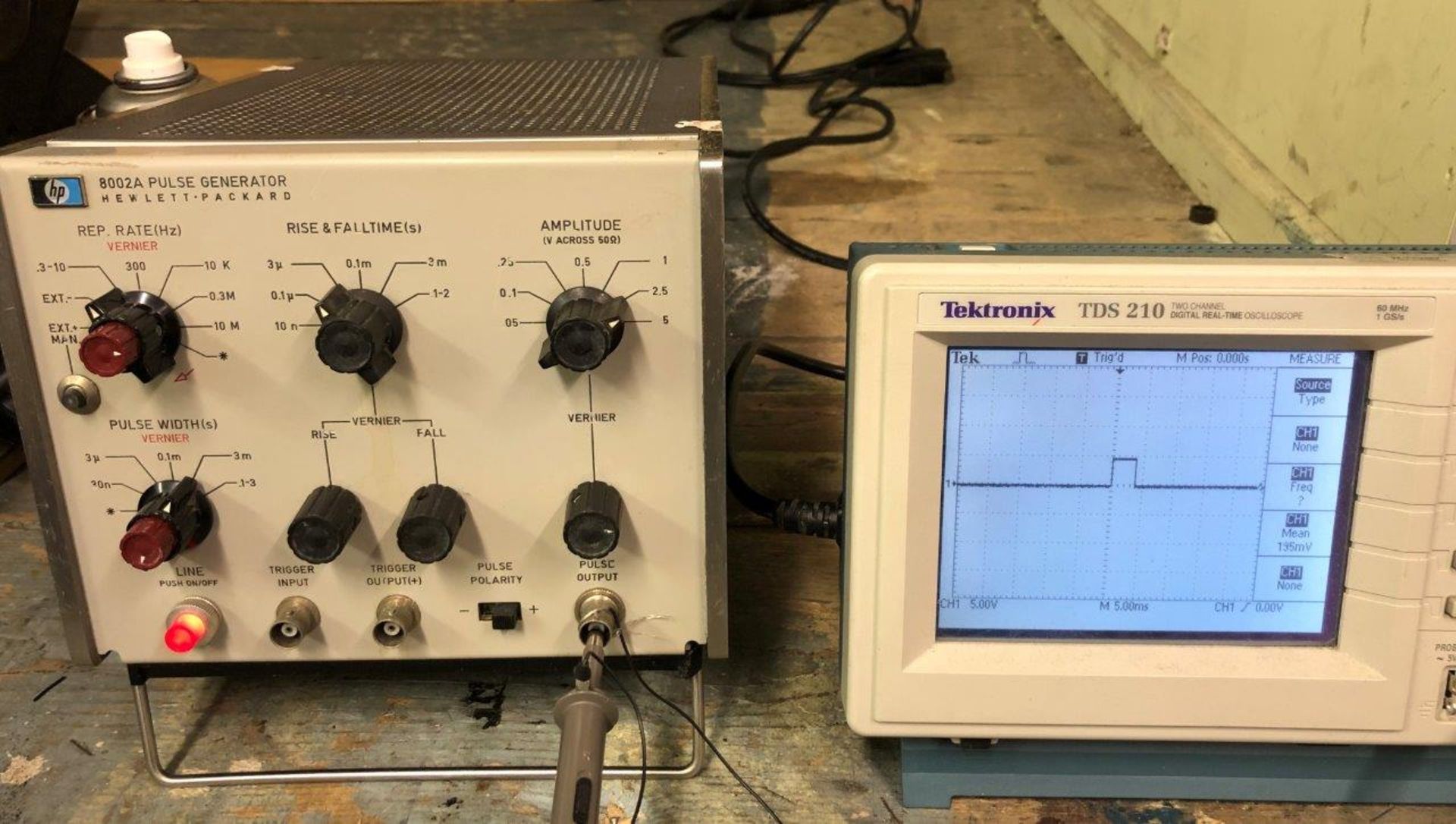 HP 8002A Pulse Generator, Vintage. (Oscilloscope demonstrating operation only and not included). - Image 3 of 3