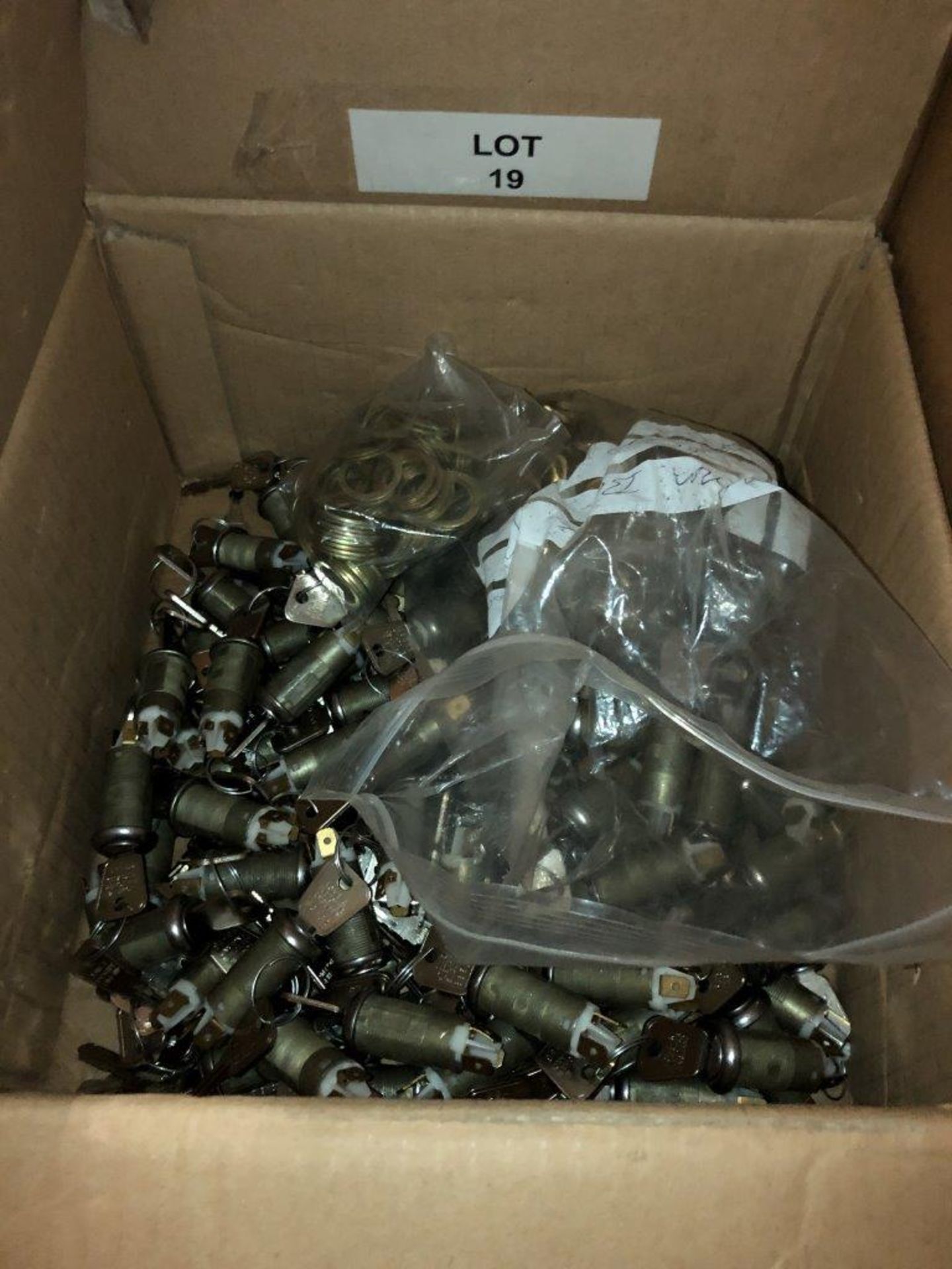 Box containing approximately 98 single pole change over key switches. Each with two keys, securing - Image 2 of 2