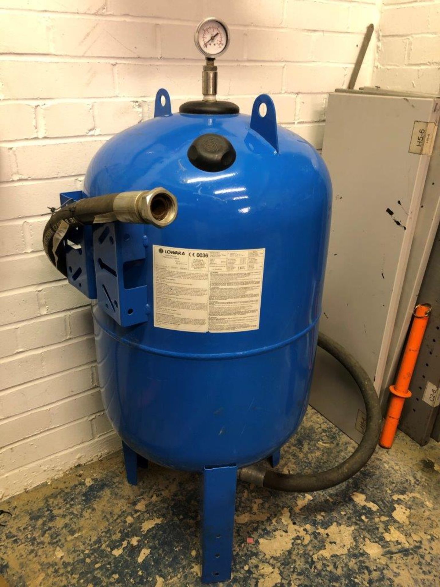 Lowara Vertical 10bar Pressure Vessel 100 litre capacity - Image 3 of 3