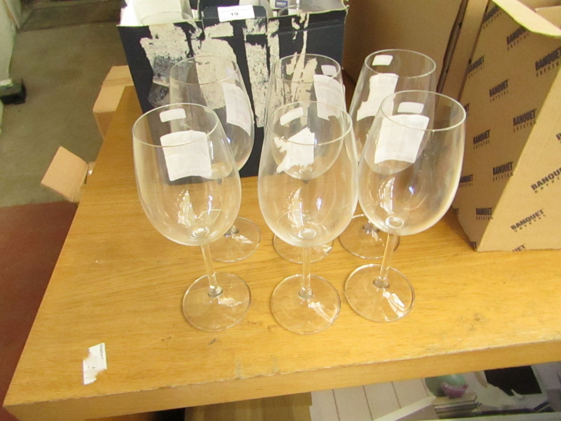 Set of 6 Banquet Wine Glasses. Unused & Boxed