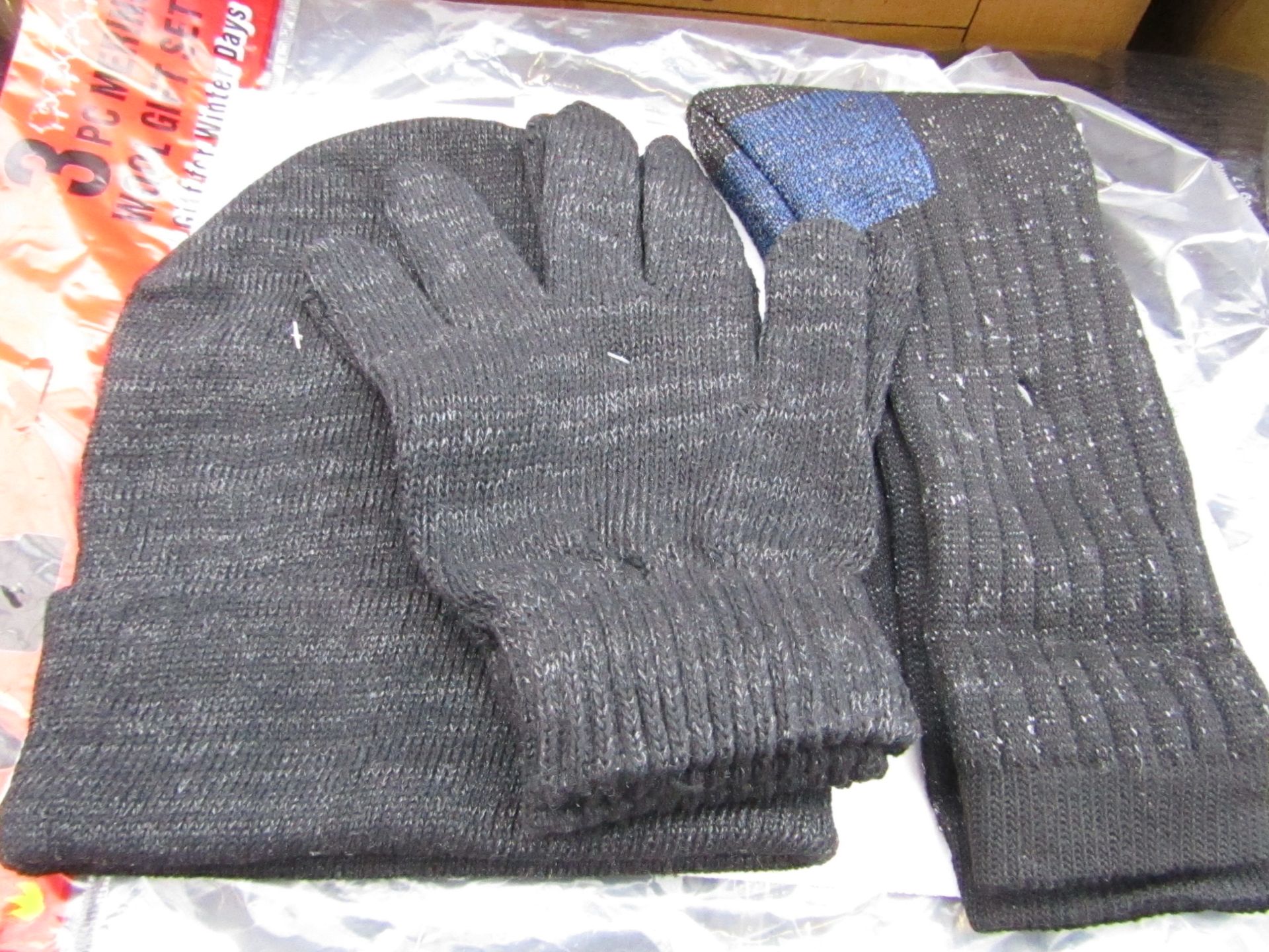 3 piece Merino Wool Gift Sets being Hat, Gloves & Socks new & packaged