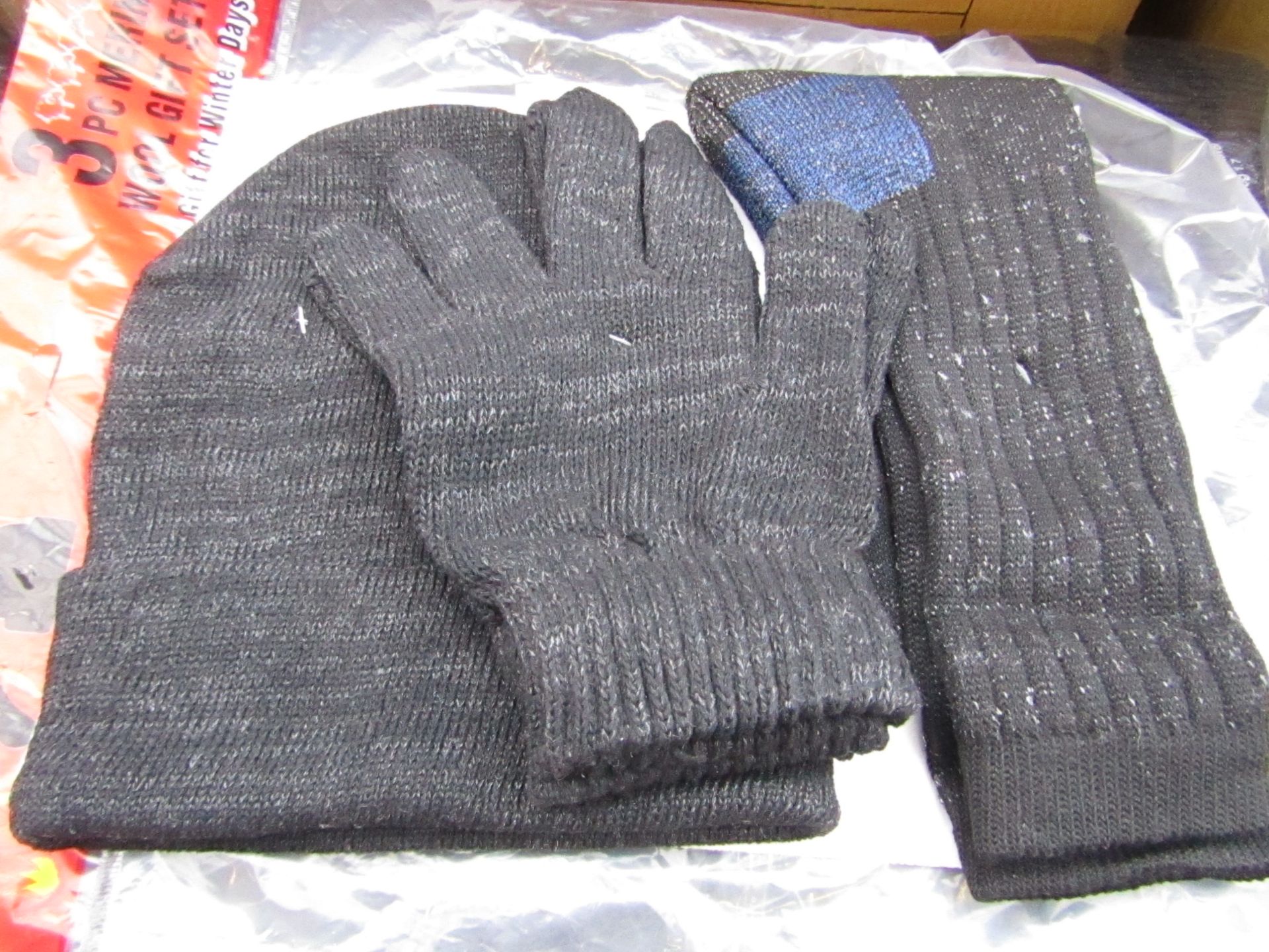 3 piece Merino Wool Gift Sets being Hat, Gloves & Socks new & packaged